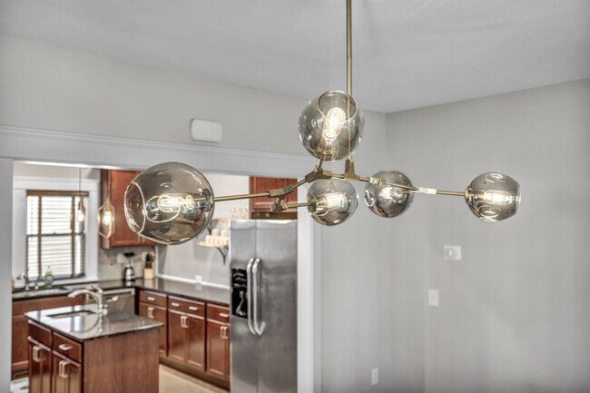 Building Photo - 1501 E 105th St