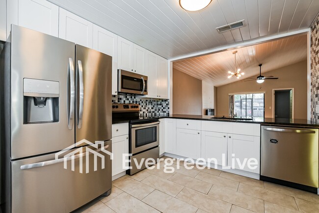 Building Photo - 1946 Larkwood Dr