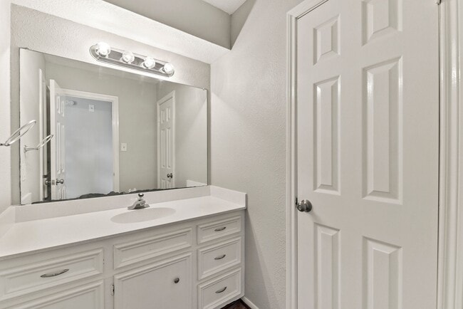 Building Photo - Spacious and Full of Character -  3,000+ S...