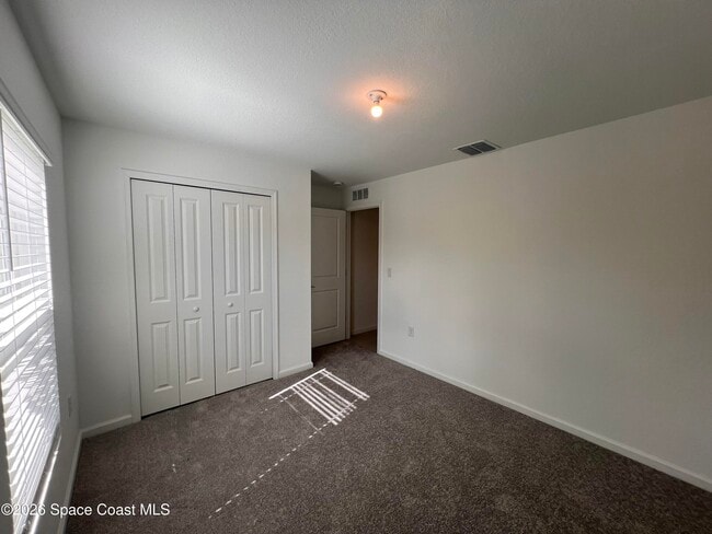 Building Photo - 1541 Newport St SE