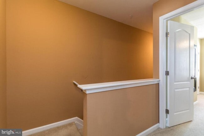 Building Photo - 818 Croggan Cres