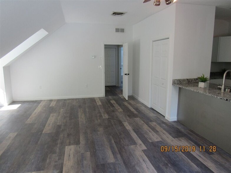 Building Photo - 56 McIntosh