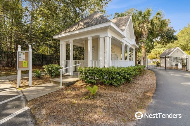 Building Photo - 31255 Paradise Cmns