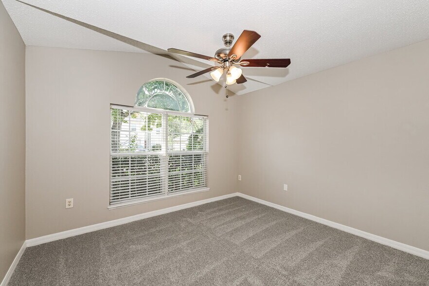 Building Photo - 9341 Thunderbolt Dr