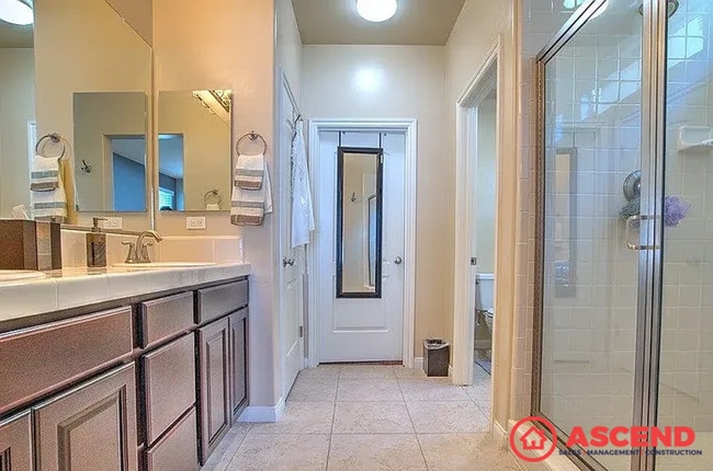 Building Photo - Beautiful Home Located in Gated Community ...