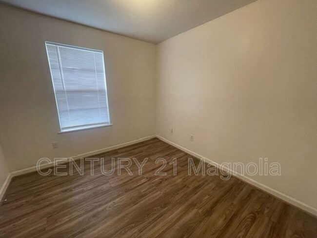 Building Photo - 3615 Goldfinch Dr