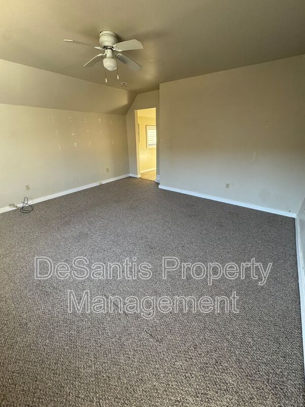 Building Photo - 207 Railroad Ave