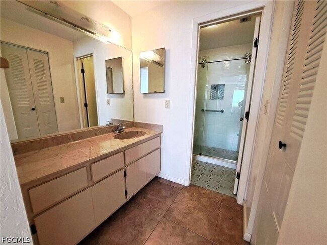 Building Photo - 10525 Putnam Ct