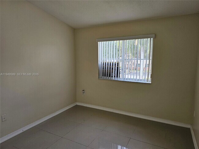 Building Photo - 2911 SE 13th Ave