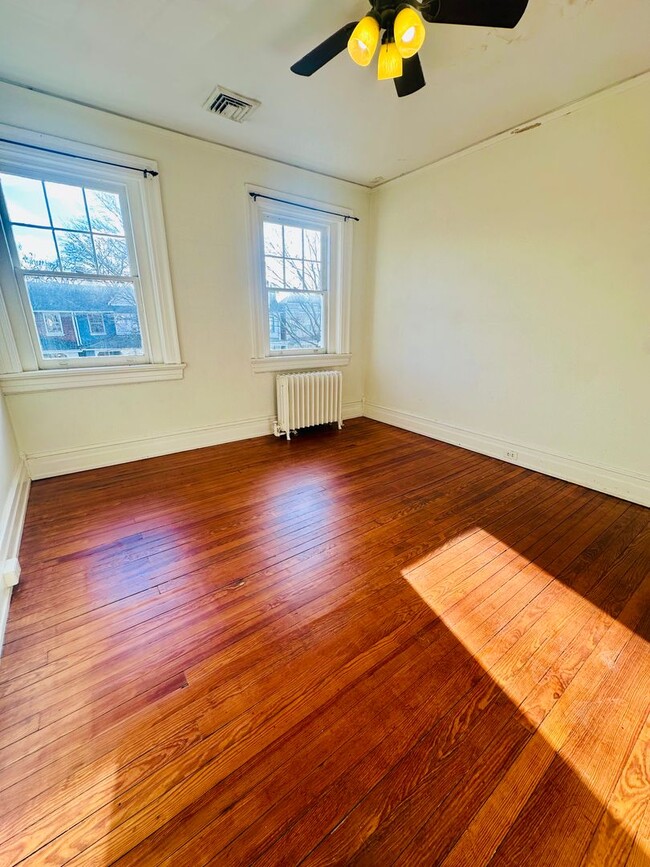 Building Photo - Charming 3bdrm/1.5bth Home Conveniently Located in Richmond's Carytown Area w/Private Balcony!!