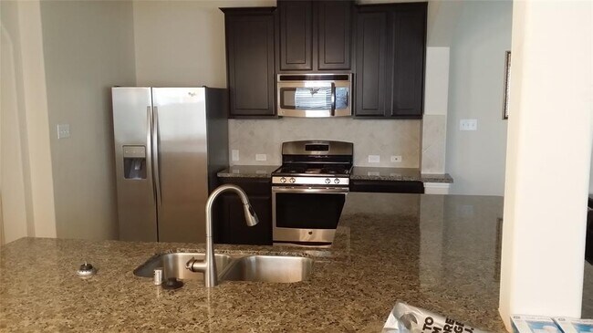 Building Photo - 8303 Greys Ln