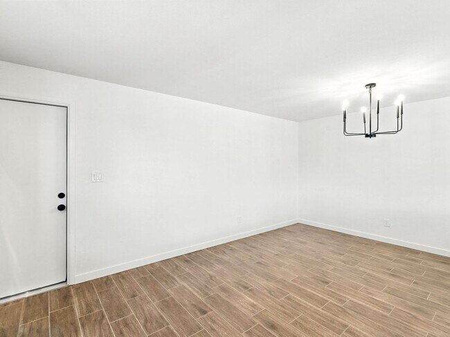 Building Photo - Fully upgraded home with garage!