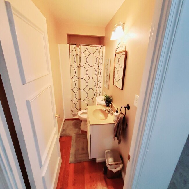 Building Photo - 210 Highmeadow Rd