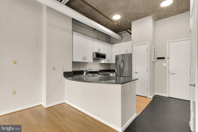 Building Photo - 1300 N St NW