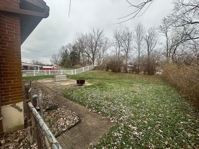 Building Photo - 5150 Chantilly Dr