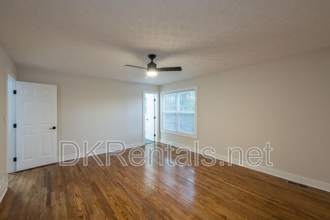 Building Photo - 237 Park Ave