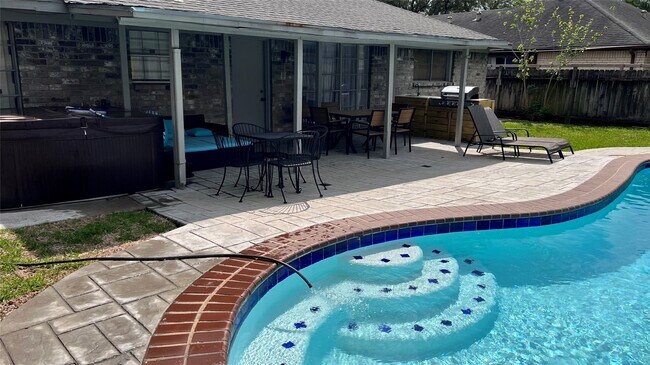 Primary Photo - 222 Wickhamford Way