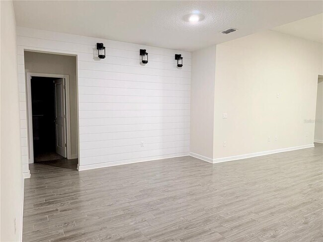 Building Photo - 2065 Camden Loop