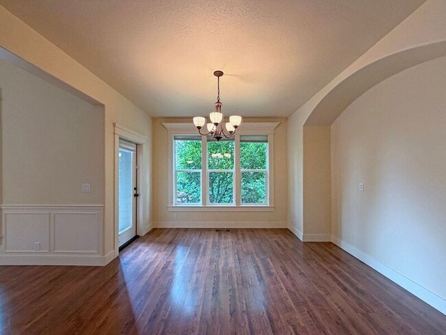 Building Photo - 2523 Borders Dr