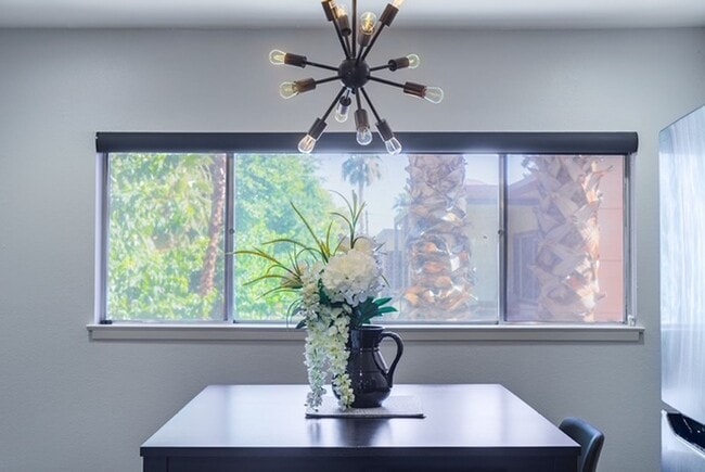 Building Photo - Move-In Ready, Fully Furnished Condo – Prime Strip Location