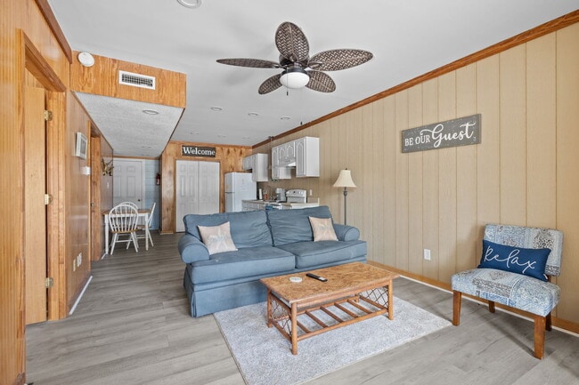 Building Photo - 360 Island Rd