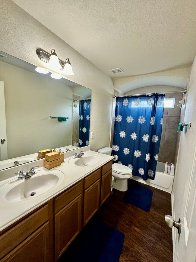 Building Photo - 18622 Each Elm Way