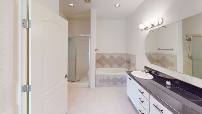 Building Photo - 4-Bed/2.25-Bath with Solar!