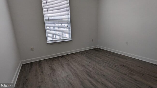 Building Photo - 829 Gallows Ct