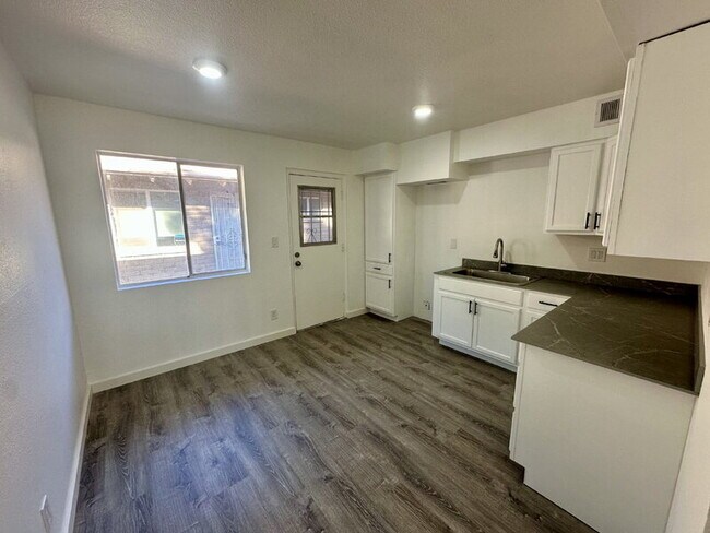 Building Photo - 2725 S Rural Rd