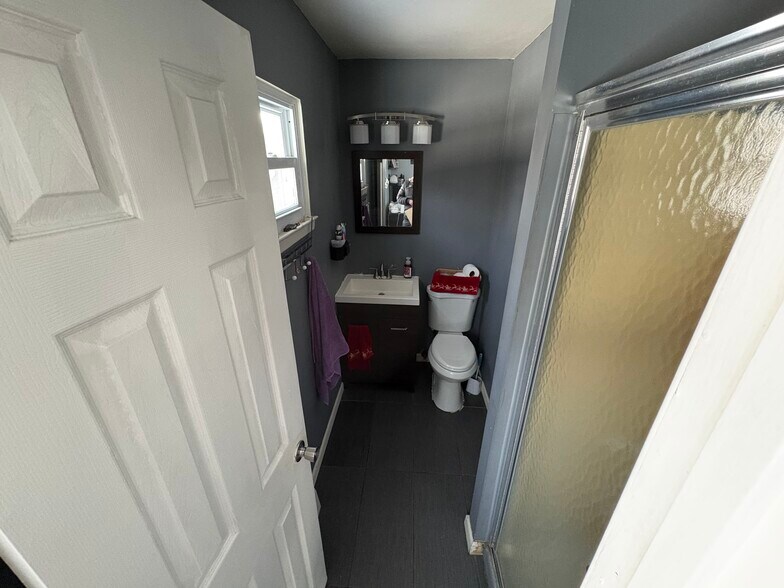 Building Photo - 16 Wilson Ave