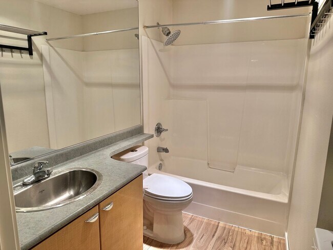 Building Photo - Beautiful condo w/garage space in desirable Belltown! Available 6/10/2026!