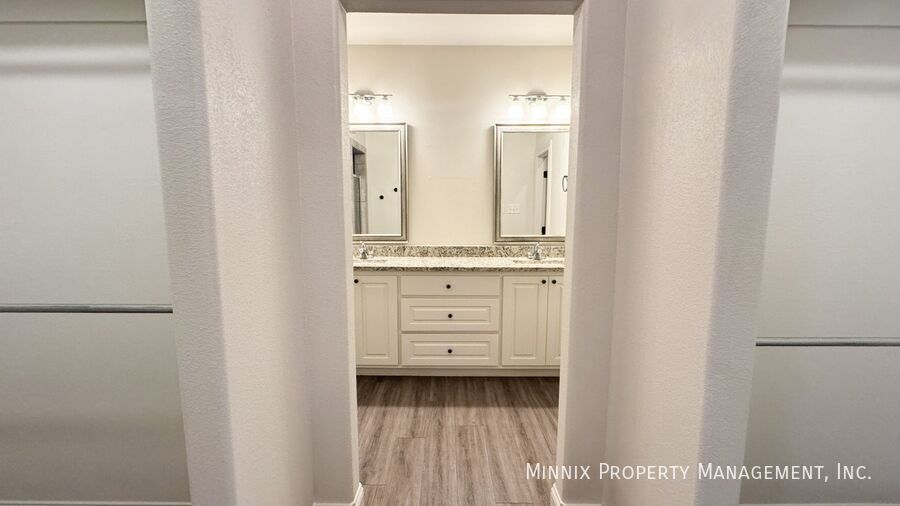 Building Photo - 2009 102nd St