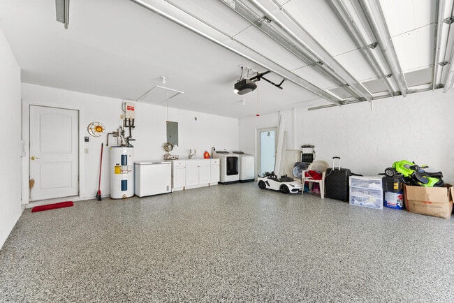 Building Photo - 112 Parkwood Dr