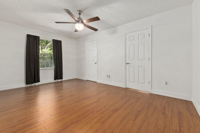 Building Photo - 1465 SE Westmoreland Blvd