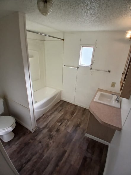 Building Photo - 905 W 37th Ave