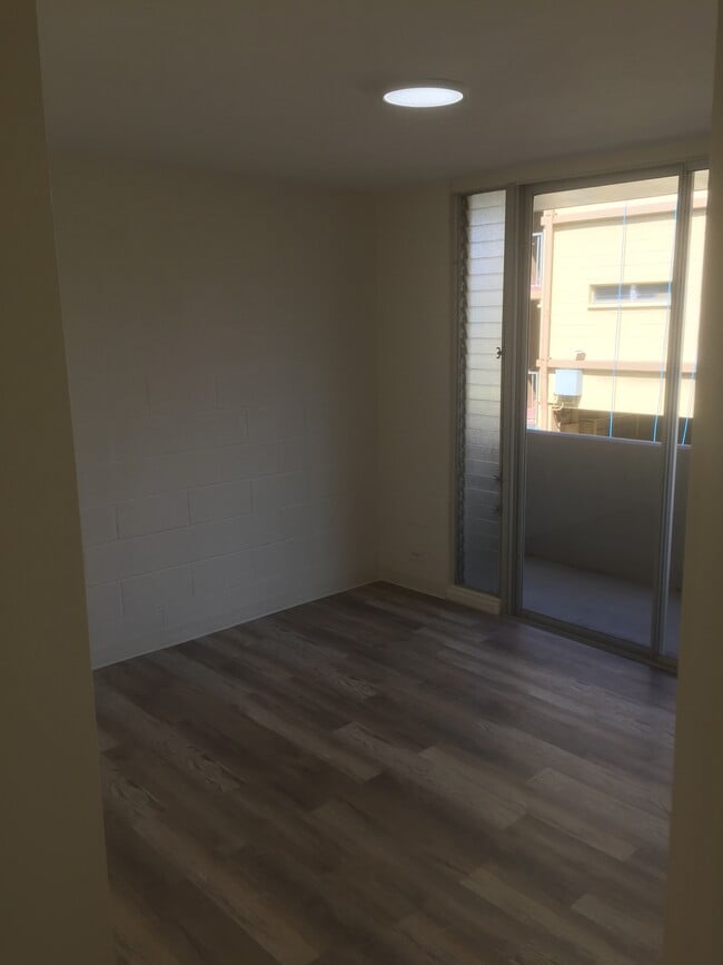 Building Photo - 34 Hialoa St