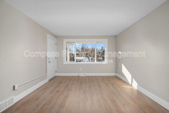 Building Photo - 1131 Lyon St NE