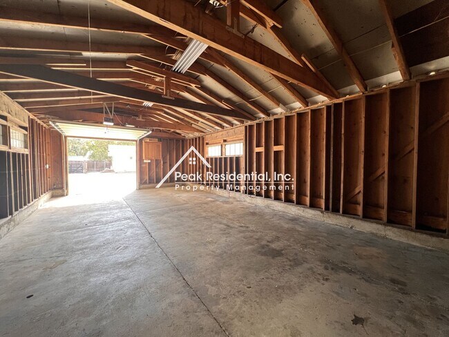 Building Photo - 6101 Mariposa Ave