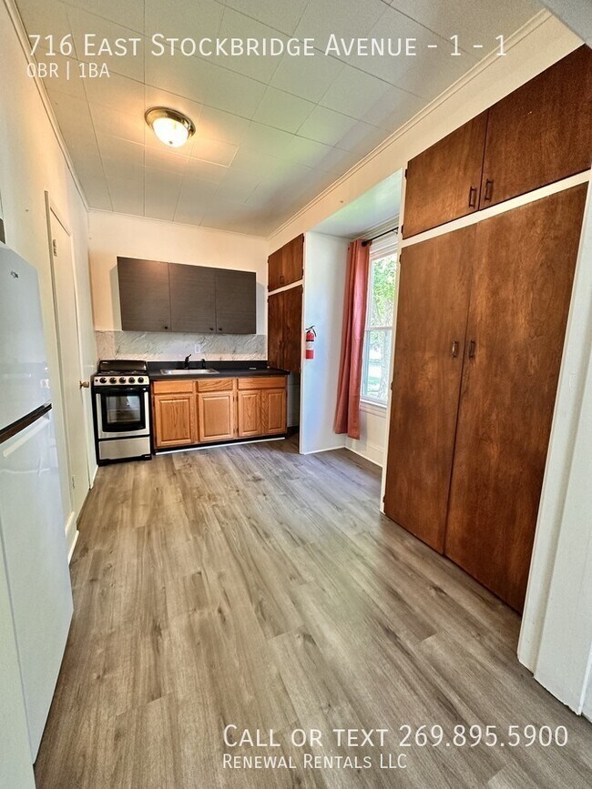 Building Photo - 716 E Stockbridge Ave