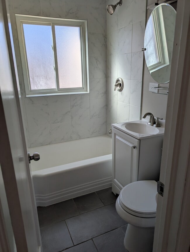 Building Photo - 1657 N Moline St