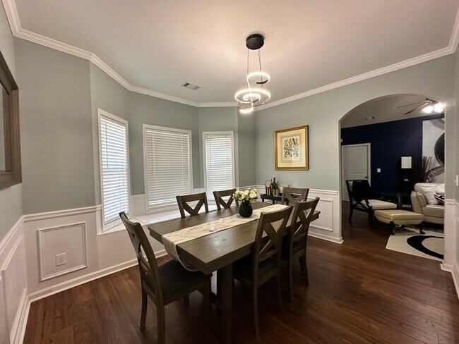 Building Photo - 2642 Dayview Ln