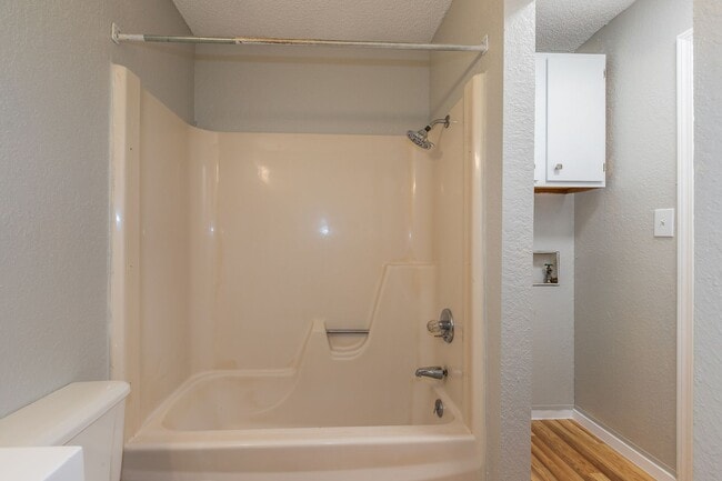 Building Photo - 2 Bed | 1.5 Bath East Tulsa with Spacious Back yard!