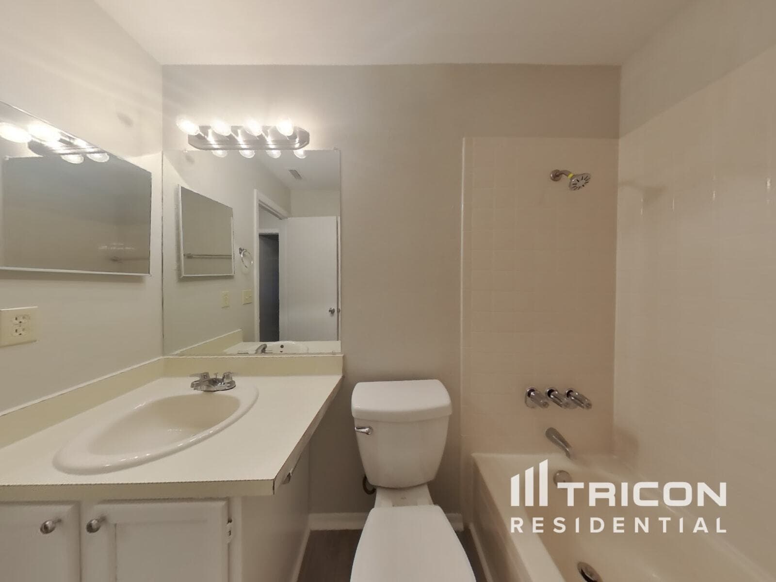 Building Photo - 714 49th St E