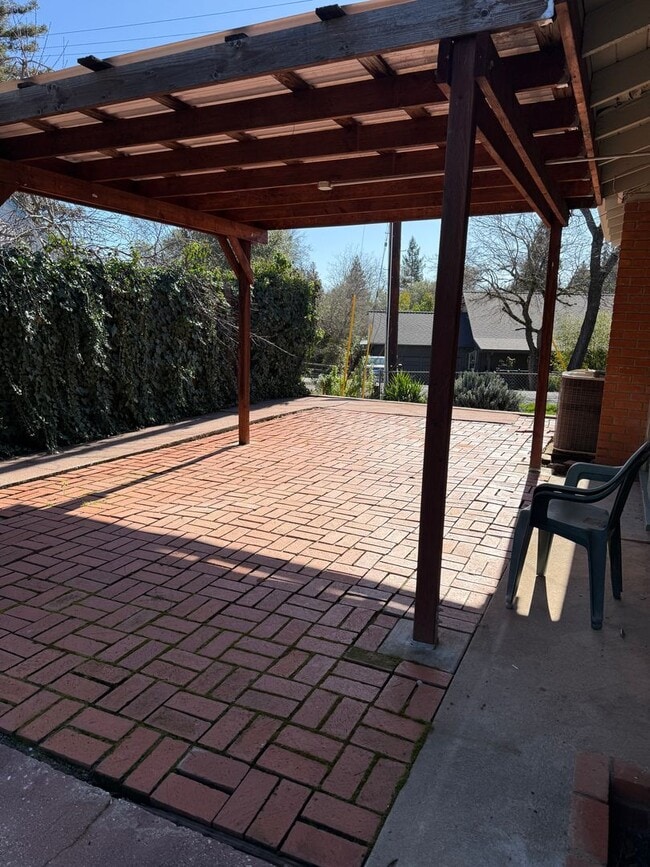 Building Photo - Charming 2-Bedroom Auburn Home with Beautiful Covered Patio!