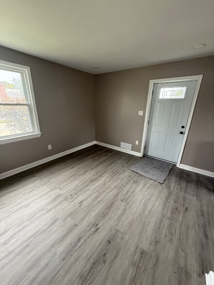 Building Photo - 2513 Iverson St