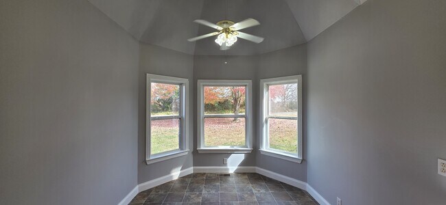 Building Photo - 789 Old Prospect Rd