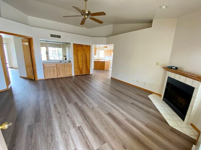 Building Photo - 11343 W Townley Ave
