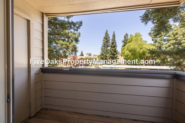 Building Photo - 3715 Tallyho Dr