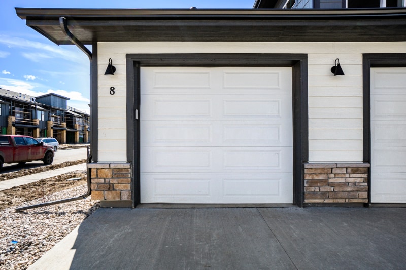 Building Photo - 832 Schlagel St