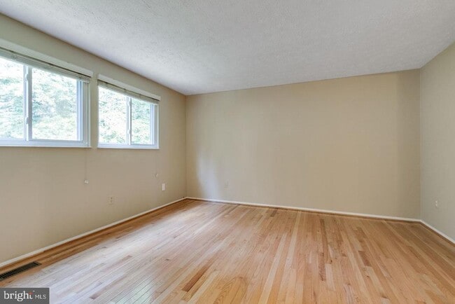 Building Photo - 8044 Steeple Chase Ct